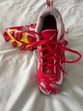 Nike Red and White Youth 4.5 Cleats with Yellow Sole Accents